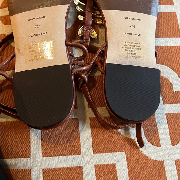 Tory Burch Fish Brown Sandals with Gold Detailing - Picture 4 of 6